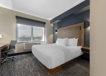 Best Western Plus Neepawa Hotel hotel thumbnail 8
