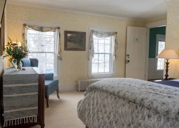 The White Gables Inn hotel thumbnail 3