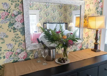 The White Gables Inn hotel thumbnail 4