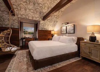 Victoria 1883 hotel thumbnail 6