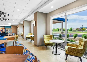 Hampton Inn Daleville hotel thumbnail 2