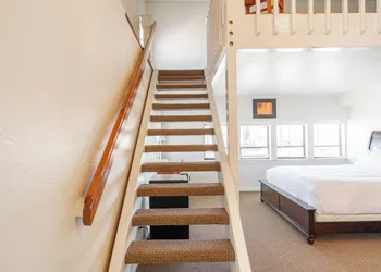 Road Creek Inn hotel thumbnail 4