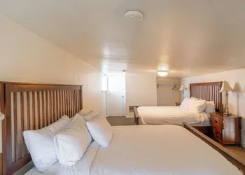 Road Creek Inn hotel thumbnail 8