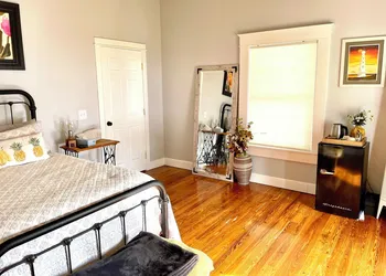 Tampa Heights Bungalow hotel thumbnail 8