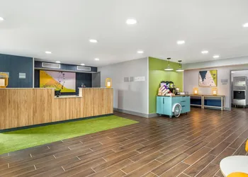 Spark by Hilton Knoxville North I-75 hotel thumbnail 6