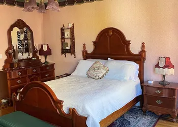 Sturgis House hotel thumbnail 2