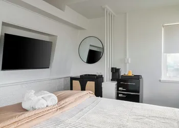 Haleys Court Boutique Motel hotel thumbnail 2