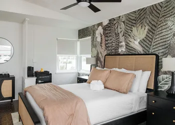 Haleys Court Boutique Motel hotel thumbnail 3