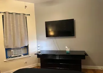 Urban Chicago Oasis hotel thumbnail 2