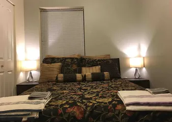 Urban Chicago Oasis hotel thumbnail 3