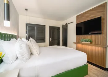 LYFE INN & SUITES by AGA- North Hollywood Universal Studios hotel thumbnail 2