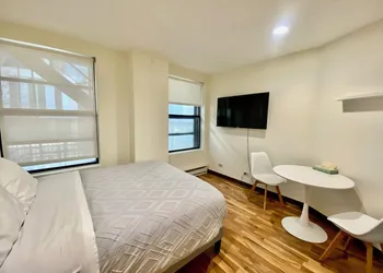 Historic Charm in Downtown Chicago hotel thumbnail 2