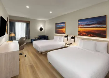 La Quinta Inn & Suites by Wyndham DeSoto hotel thumbnail 5