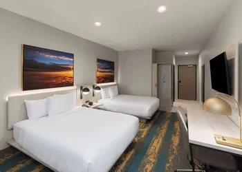 La Quinta Inn & Suites by Wyndham DeSoto hotel thumbnail 6
