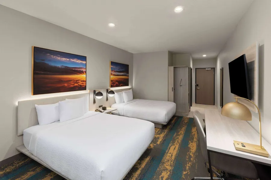 La Quinta Inn & Suites by Wyndham DeSoto hotel detail image 6