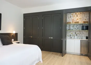 Whitetail Court Hotel hotel thumbnail 2