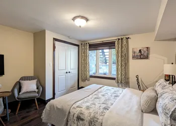 Creekside Bed & Breakfast Niagara Falls hotel thumbnail 8
