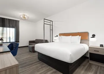 La Quinta Inn & Suites by Wyndham Olive Branch hotel thumbnail 5