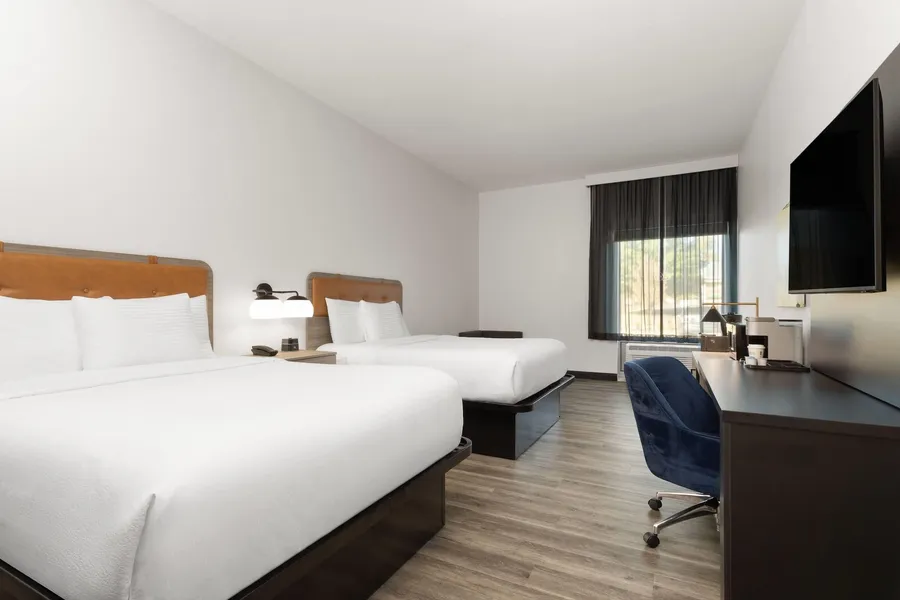 La Quinta Inn & Suites by Wyndham Olive Branch hotel detail image 6