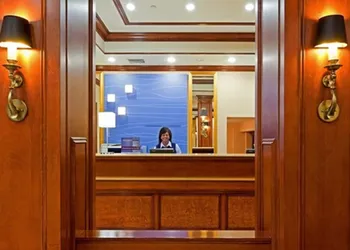 Rockville Centre Hotel - JFK Airport hotel thumbnail 2