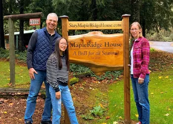 MapleRidge House: A BnB For All Seasons! hotel thumbnail 2