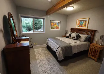 MapleRidge House: A BnB For All Seasons! hotel thumbnail 4