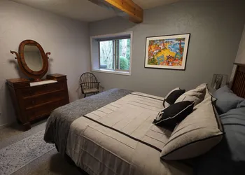 MapleRidge House: A BnB For All Seasons! hotel thumbnail 5