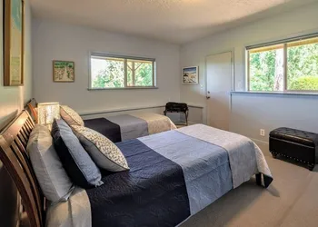 MapleRidge House: A BnB For All Seasons! hotel thumbnail 7