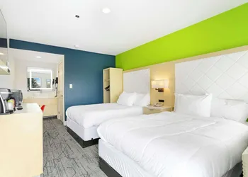 Signature Inn Berkeley hotel thumbnail 7