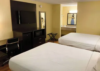 Days Inn by Wyndham Troy IL hotel thumbnail 4