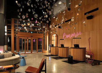 New Hotel Moxy Montreal Downtown hotel thumbnail 2