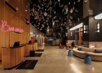 New Hotel Moxy Montreal Downtown hotel thumbnail 4