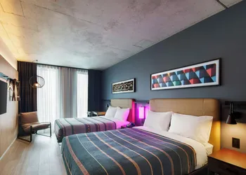 New Hotel Moxy Montreal Downtown hotel thumbnail 7