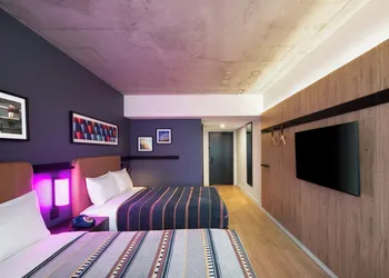 New Hotel Moxy Montreal Downtown hotel thumbnail 8
