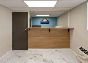 Days Inn by Wyndham Farmington NM hotel thumbnail 2
