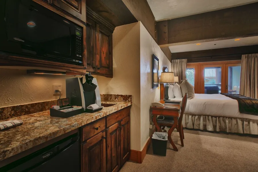 Deluxe King Room With Fireplace Hotel Room by RedAwning hotel detail image 2