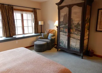 Modern King Room In Heart Of Mt. Crested Butte Hotel Room by RedAwning hotel thumbnail 2