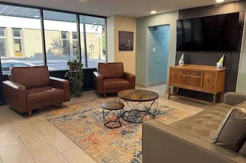 Super 8 By Wyndham Great Falls City Center hotel thumbnail 2