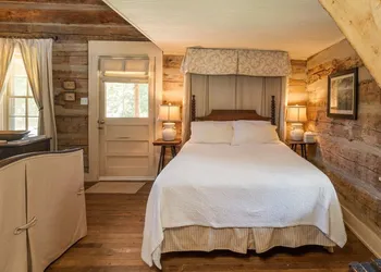 Green Frog Farm Cabins hotel thumbnail 3