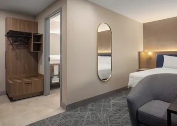 Hampton Inn By Hilton Calgary Downtown hotel thumbnail 6