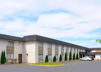 Avalon Inn hotel thumbnail 5
