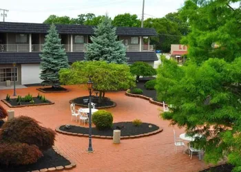 Avalon Inn hotel thumbnail 6