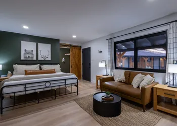 Timber Lodge hotel thumbnail 2