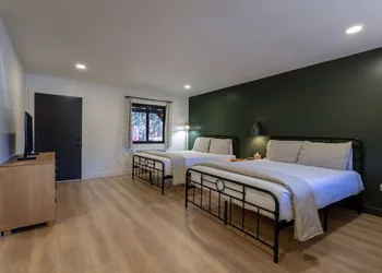 Timber Lodge hotel thumbnail 5