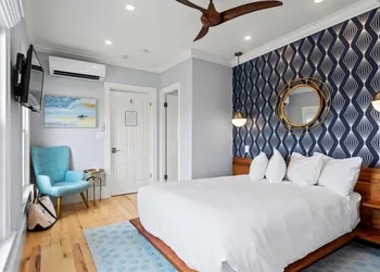 Topside Inn hotel thumbnail 4