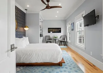 Topside Inn hotel thumbnail 5