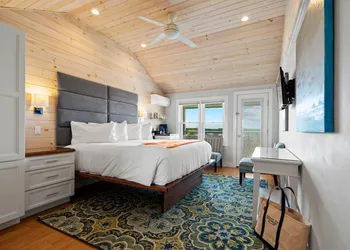 Topside Inn hotel thumbnail 8
