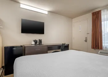 SureStay by Best Western Gonzales hotel thumbnail 6