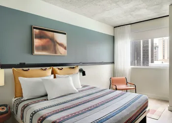 Moxy Charlotte Downtown hotel thumbnail 8
