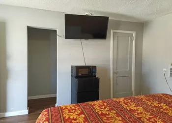 Crown Inn By Oyo Orangeburg Hwy 301 hotel thumbnail 7